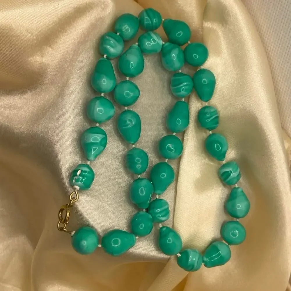 Vintage Lucite Turquoise Green Bead Lightweight Swirled Teardrop Beaded Necklace